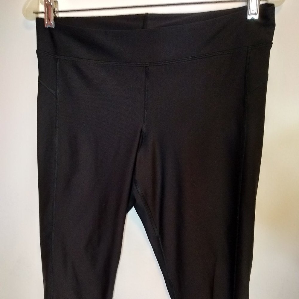 Under Armour Black Athletic Stretch Capris, size M